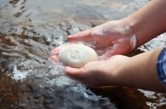 Naturalne mydło o zapachu świeżego jabłka i odżywczego oleju kokosowego, do całego ciała, 100 g, Unicorn